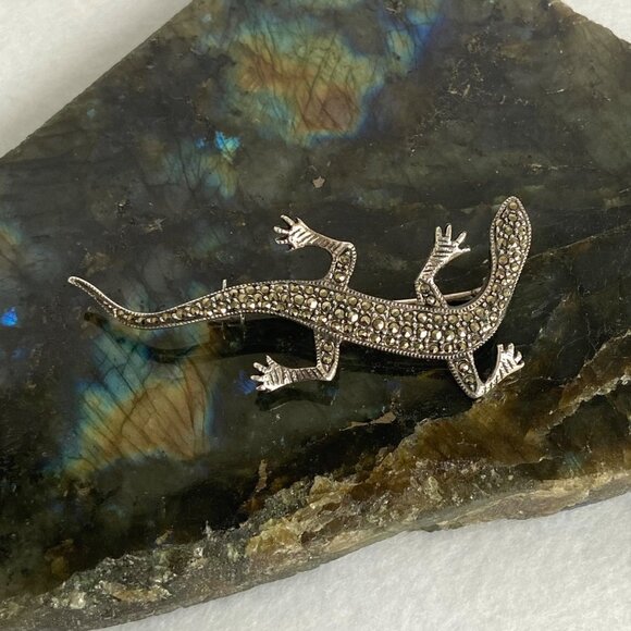 Sterling Silver 925 A 2.39" Marcasite Lizard Animal Figural Brooch 6.87g - Picture 1 of 16